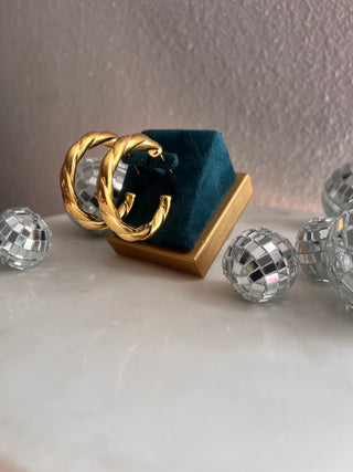 Big twist hoops